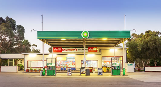 Stumpys Gateway service station on Brookton Highway, Brookton